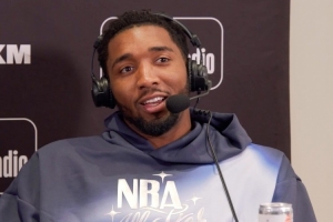 米切尔：作为詹姆斯球迷若能与老詹同队会很特别 但那不取决于我