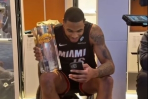 凯沙·约翰逊夺冠和母亲视频！母亲：我知道你能实现你想要的一切