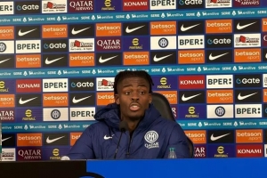 比塞克：卡卢卢红牌？我在另一侧没看到发生了什么，所以无可奉告