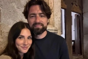 太阳报：前南安普顿主帅拉塞尔·马丁与前性感模特结婚