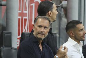 记者：卡迪纳莱今日与阿莱格里长时间交谈，并祝贺迈尼昂续约