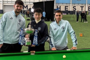 赵心童到访曼城：现场观赛并指导两位球员打斯诺克的经历太美妙了