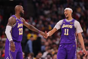 最想隔扣的现役或退役的NBA球星？海斯：勒布朗·詹姆斯