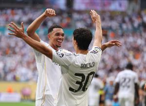 龙塞罗：阿诺德右脚的金色手套光芒四射，为贡萨洛送上甜美的助攻