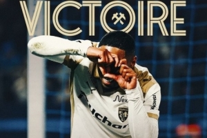 巴黎危？朗斯在22轮法甲后领跑，此前10赛季同期领头羊均最终夺冠