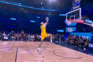 根本不是一个档次！海斯&约翰逊罚球线扣篮与拉文当年差距悬殊