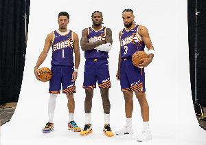 布克：和上赛季相比我们本赛季一切都不一样了 大家都在向前看