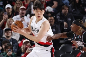 杨瀚森可能下赛季也不具备NBA水平 他下限低于科沃德但上限或更高