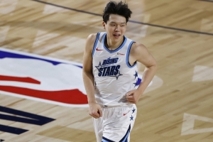 杨瀚森：在场上的移动还有体能方面好了很多 终结上还需提高