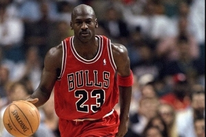 乔丹是历史唯一单季当选MVP、得分王、防一阵、总冠军&FMVP的球员