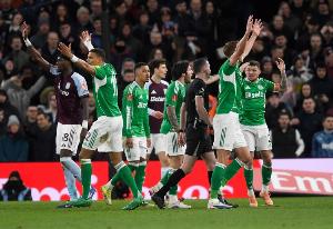 TA：纽卡vs维拉的裁判停哨，两队主帅审视VAR作用