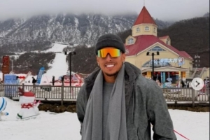 享受假期！克雷桑社媒晒照，游览成都西岭雪山景区