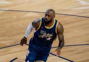 詹姆斯：我从小看那些伟大球员打全明星 从未想过自己能22次入选