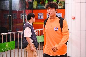 董路以魏祥鑫类比邝兆镭：中超前10轮6次未进入大名单，需要耐心