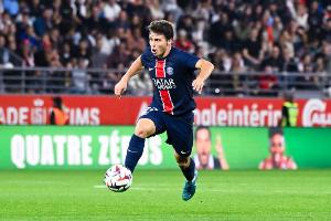 内维斯：登贝莱希望巴黎踢出团队足球 目前更衣室氛围很好