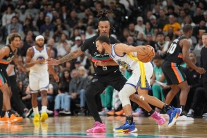 卡斯尔防守下各球星命中率：东契奇33.3% 库里60.9% 福克斯62.5%