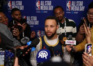 库里暂无退役打算：到了该停下之时自然有答案 那一天还远未到