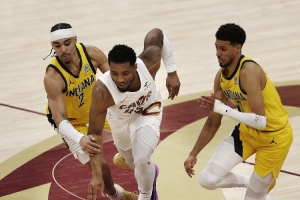 皮尔斯：米切尔的骑士常规赛一直很强 再止步次轮就太让人失望了