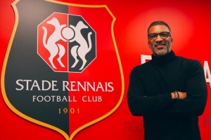 记者：雷恩正式解约教练哈比布·贝耶，他与马赛的谈判将能够加速