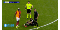 布雷默出现伤情，去场边简单检查后继续比赛