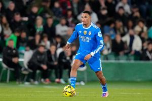 阿诺德：不确定对方为何会被激怒 裁判也说对方捂着嘴说了什么