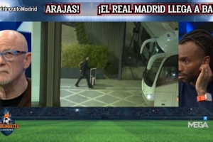 心情未受歧视事件影响，维尼修斯回到马德里时笑容满面