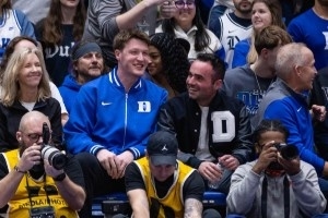 杜克三少弗拉格/克尼佩尔/马卢阿奇回母校看球 球队迎来大胜