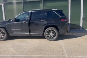 希望无大碍！布雷默抵达尤文体检中心接受检查