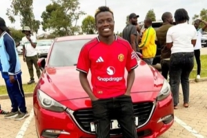 邮报：肯尼亚总统全款赞助一位幸运球迷去老特拉福德看球