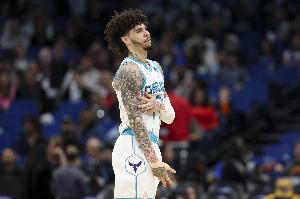 球队进攻断电！三球：得更有节奏些 有些球是好机会只是没进