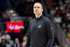 太阳主帅：我们在次节末顽强追分 但马刺在第三节直接压倒了我们