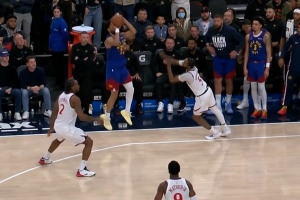 关键球！贾马尔·穆雷三分命中 掘金追到仅差1分