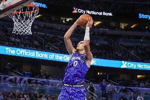 高效小王子！布莱克13中8得到20分3板3助3断 三分6中4