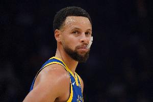 Slater：库里膝盖伤势已困扰他约一个月了 他曾带伤坚持打了几场