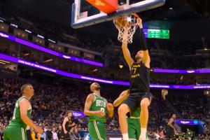 还得是老队友！霍福德往内线一吊 波津轻松暴扣拿勇士生涯首分