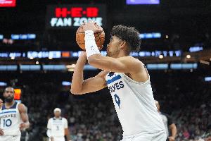 芬奇：朱赞非常职业投篮能力很强 相信他会在其他地方得到机会