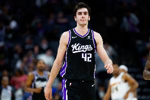 可圈可点！42号秀雷诺39分钟13中8砍下17分14板4助