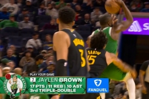 身手全能！布朗助攻普理查德三分命中 个人砍下17分11板10助三双