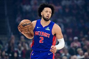 绝对领袖！坎宁安上半场19中9砍24分3板4助1断 三分5中3