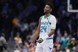 布兰登·米勒连续命中54记罚球打破沃克的队史纪录 第55个罚丢