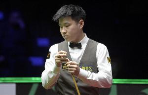 暂4-2领先！斯诺克球员锦标赛1/4决赛 赵心童单杆142分破赛会纪录