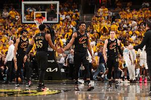 帕森斯：骑士送走亨特就是给老詹腾位置 哈登对老詹也很有吸引力