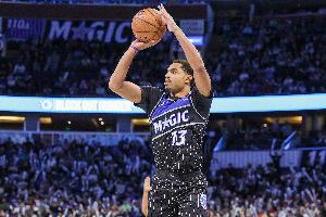 逮着羊毛薅！魔术全场27记三分破队史纪录 之前的纪录也是打国王