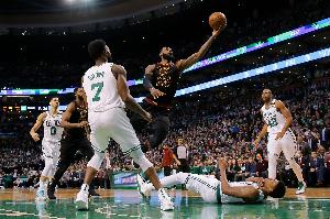 詹姆斯：在波士顿打季后赛客场赢球会很难 那里的观众会让你恐惧