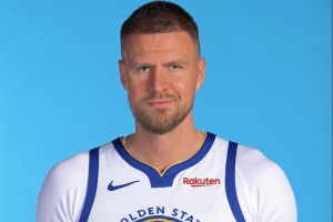 还得慢慢适配！波尔津吉斯勇士首秀 半场7分钟5分&正负值-19