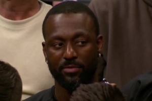 肯巴·沃克来到现场 见证米勒打破自己的队史连续罚球命中纪录