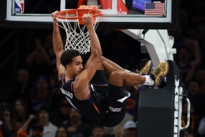 布克因伤退场！伊戈达罗谈伤病：我们的现有阵容足以赢下比赛