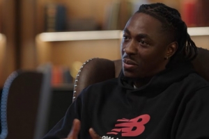 埃泽：踢球就像在下国际象棋 想在赢球的同时也寻找乐趣