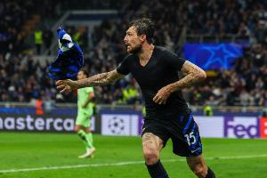 全市场：国米赛季8场失利中，有6场都是38岁阿切尔比首发坐镇后防