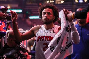 张佳玮：坎宁安像2017哈登的责任+2011罗斯处境 或弱化版2010老詹